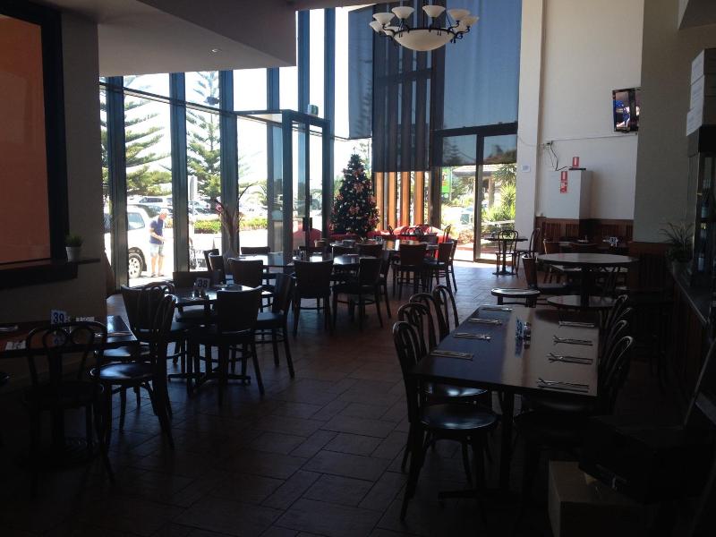 The Central Hotel Motel Lakes Entrance image