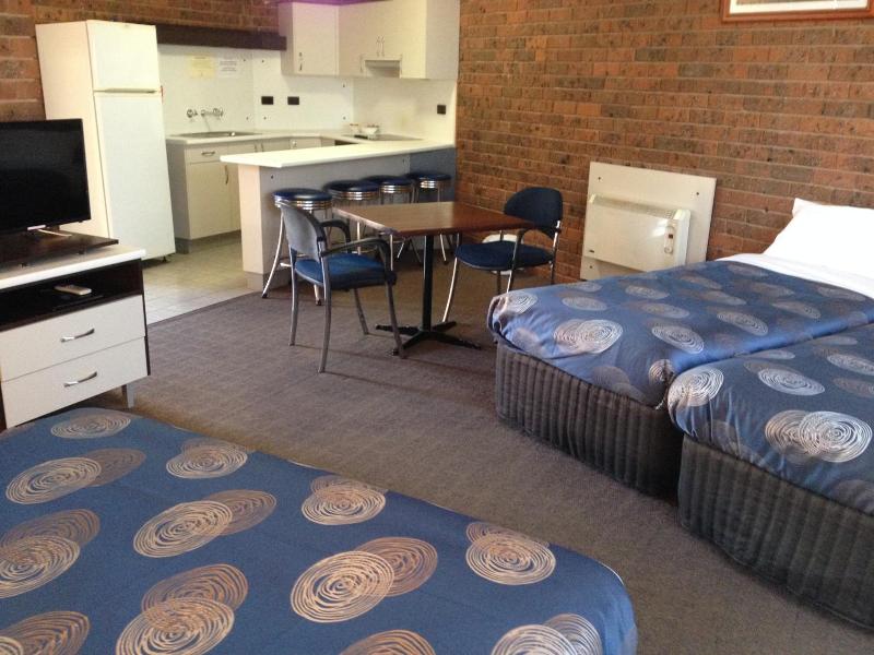 The Central Hotel Motel Lakes Entrance image