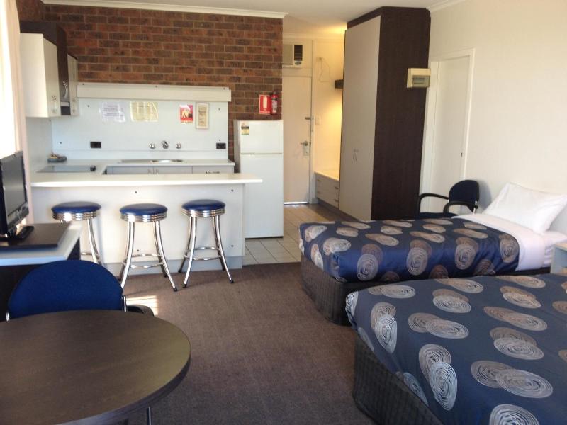 The Central Hotel Motel Lakes Entrance image