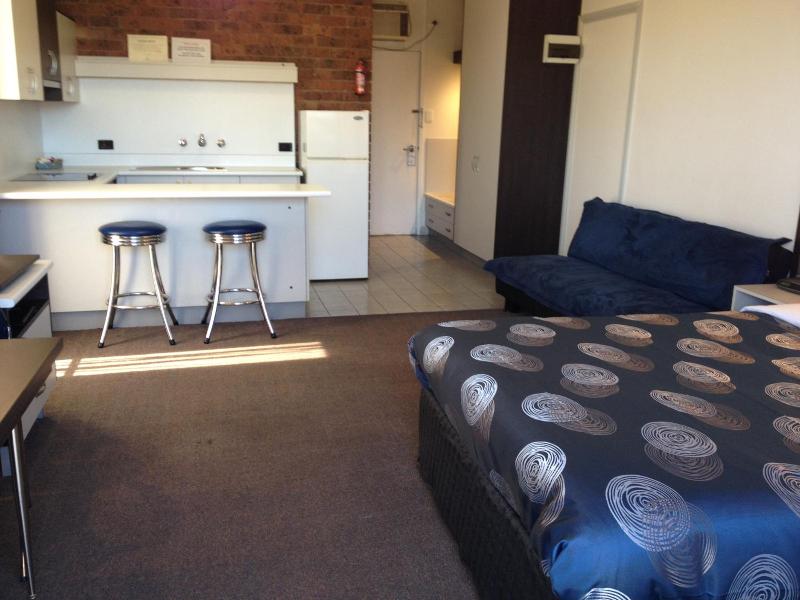 The Central Hotel Motel Lakes Entrance image