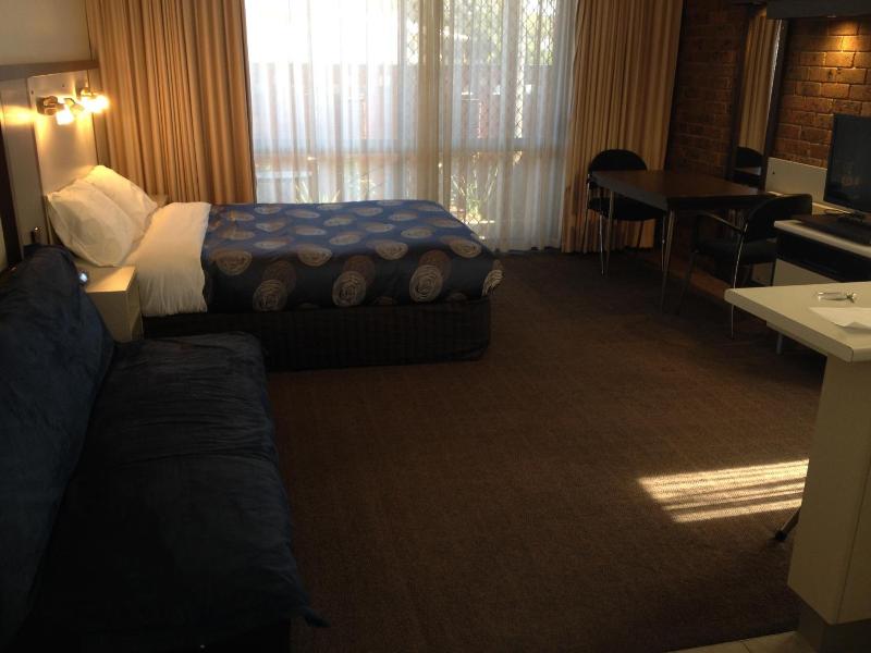 The Central Hotel Motel Lakes Entrance image