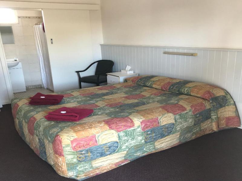 Travelway Motel
