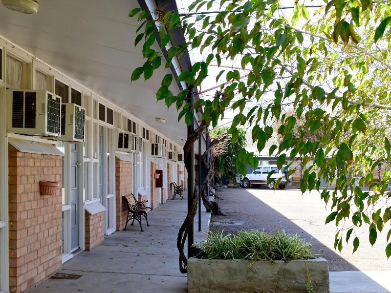 Travelway Motel