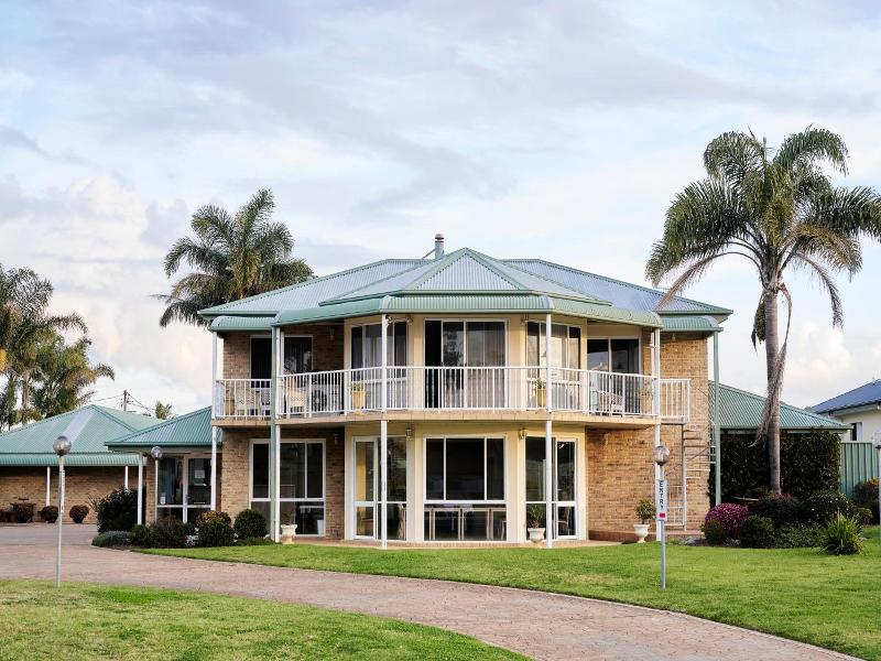 Harbourview House image