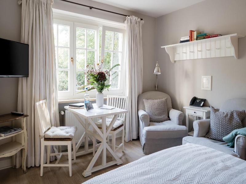 Von Deska Townhouses Ivy House image