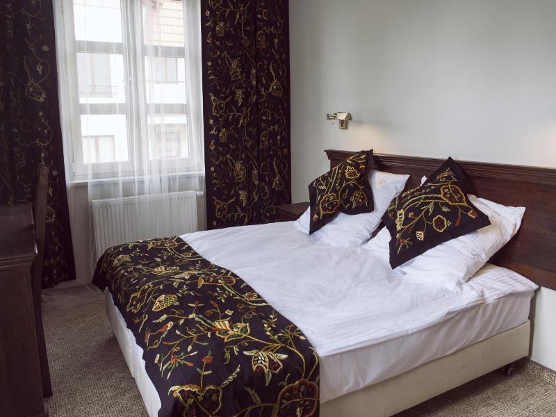Orient Palace image