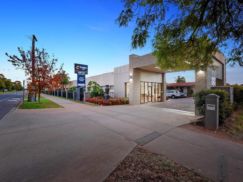 Comfort Inn Deakin Palms image