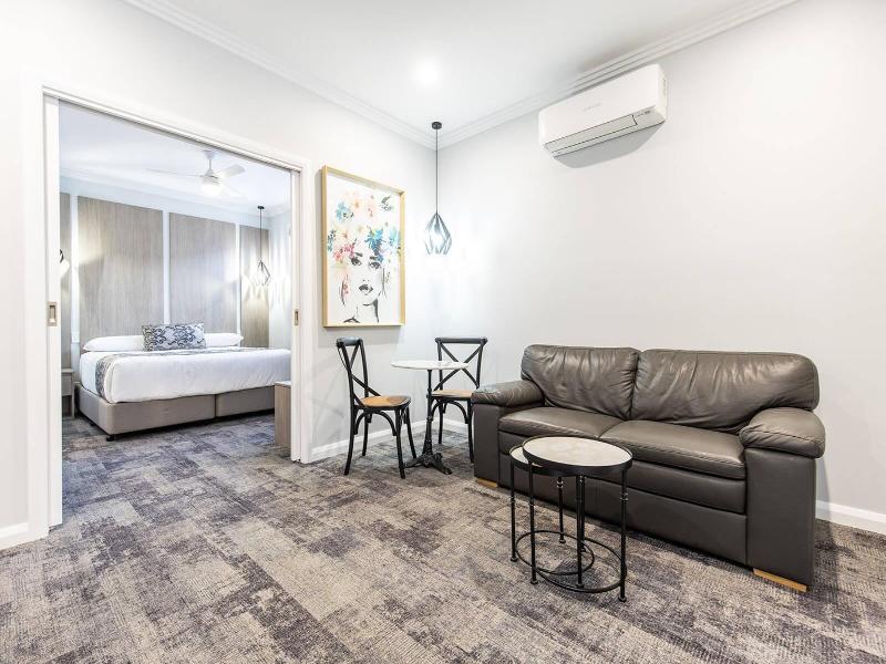 Comfort Inn Deakin Palms image