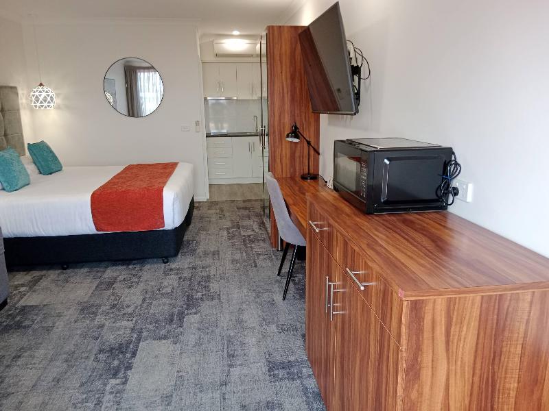 Comfort Inn Deakin Palms image