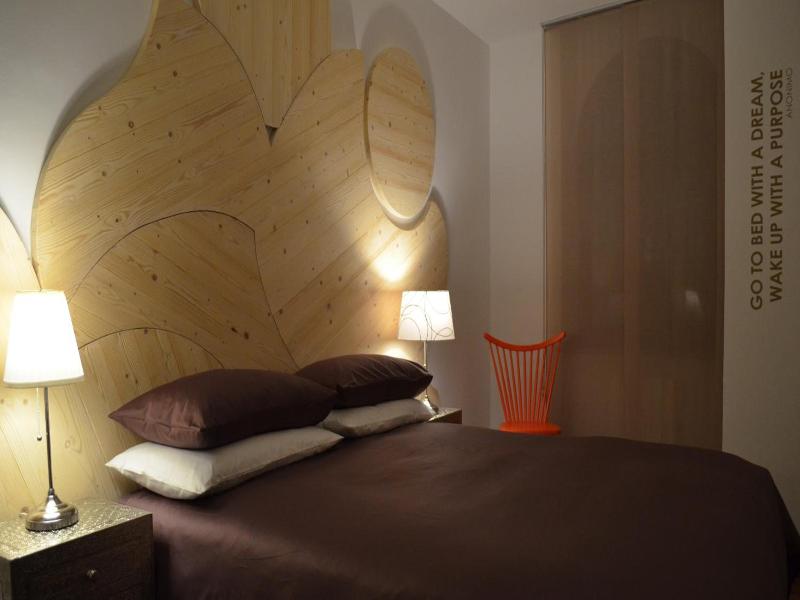 Angelina Urban Lodge image