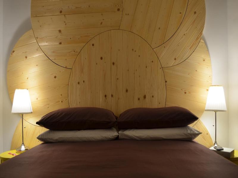 Angelina Urban Lodge image