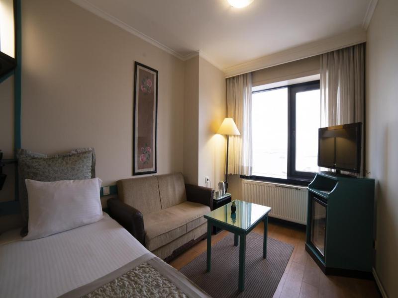 Kad Kv Y R Ht M Hotel image