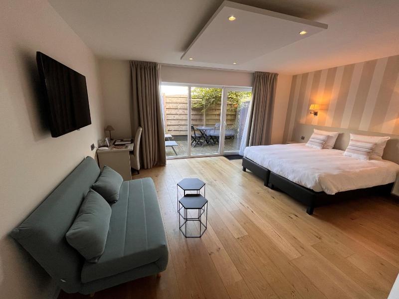 Le 24 Hotel image