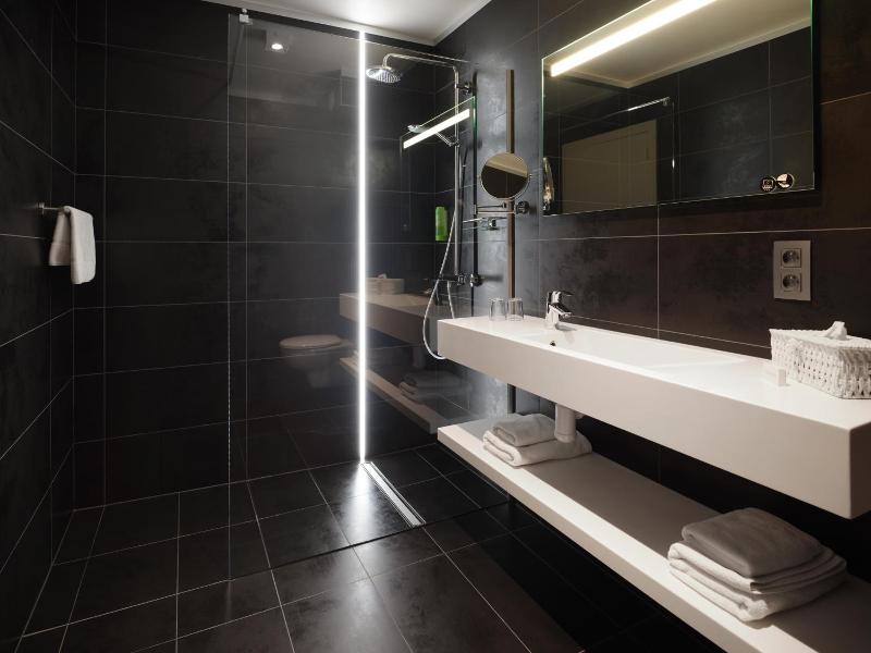 Le 24 Hotel image
