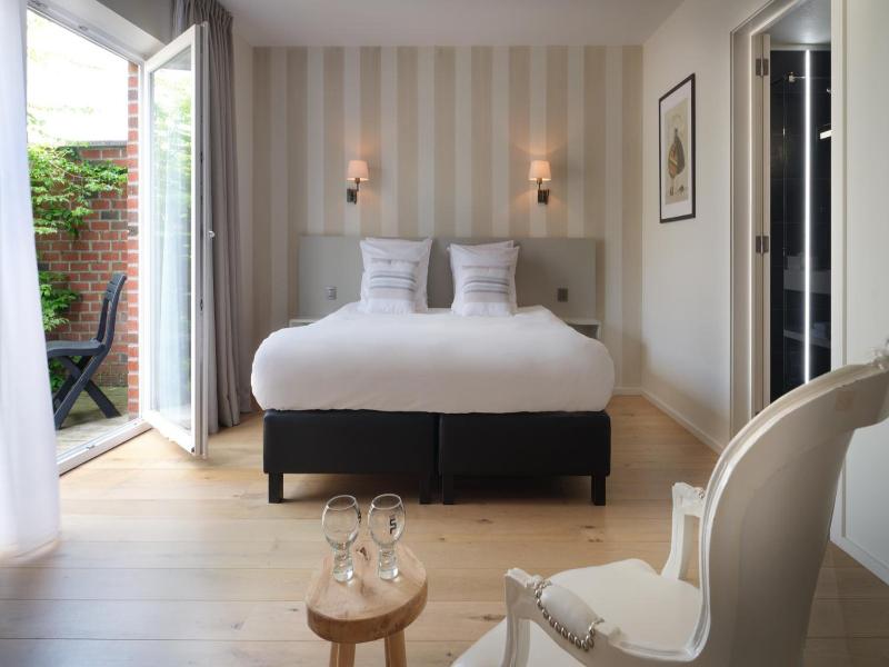 Le 24 Hotel image