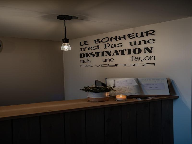Le 24 Hotel image