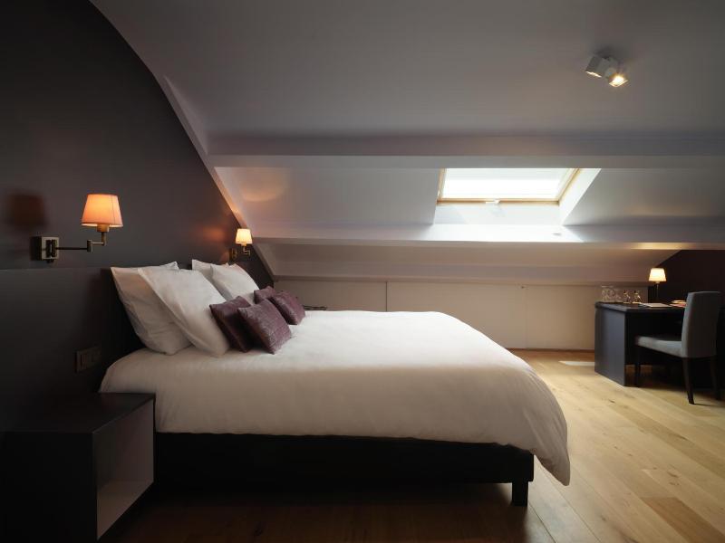 Le 24 Hotel image