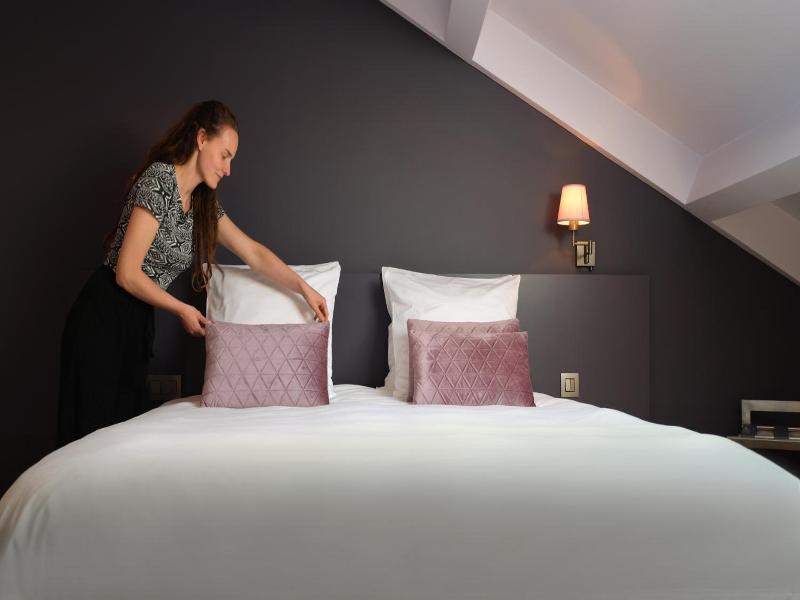 Le 24 Hotel image