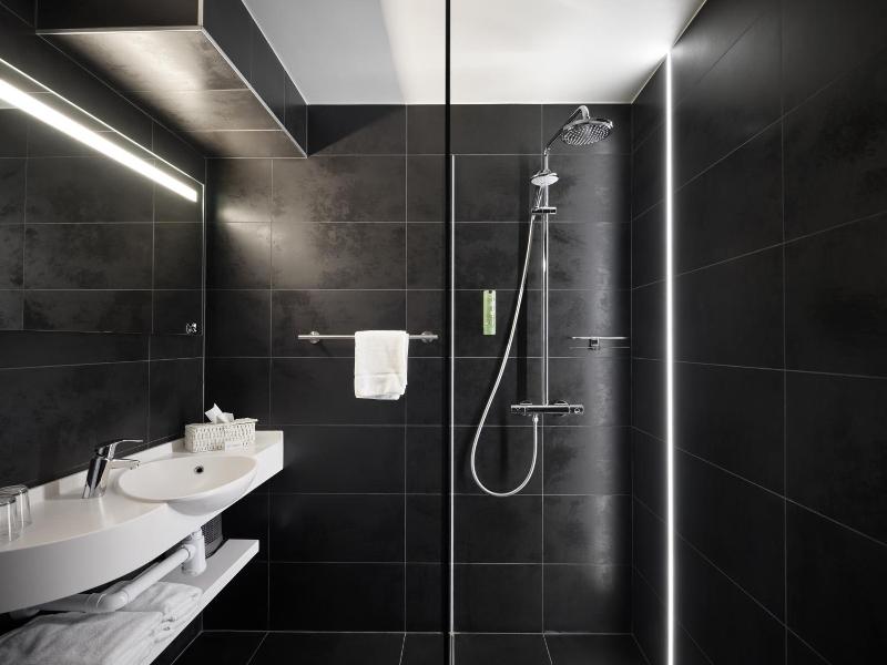 Le 24 Hotel image
