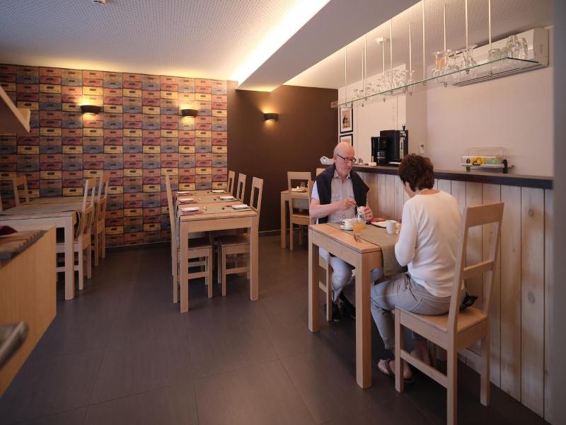 Le 24 Hotel image