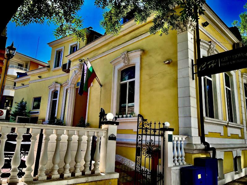 City House Family Hotel Restaurant image
