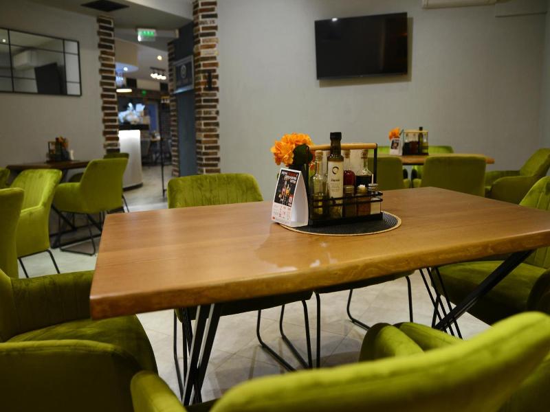 City House Family Hotel Restaurant image