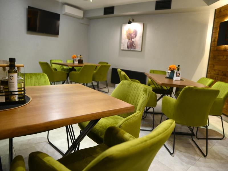City House Family Hotel Restaurant image
