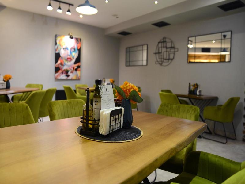City House Family Hotel Restaurant image