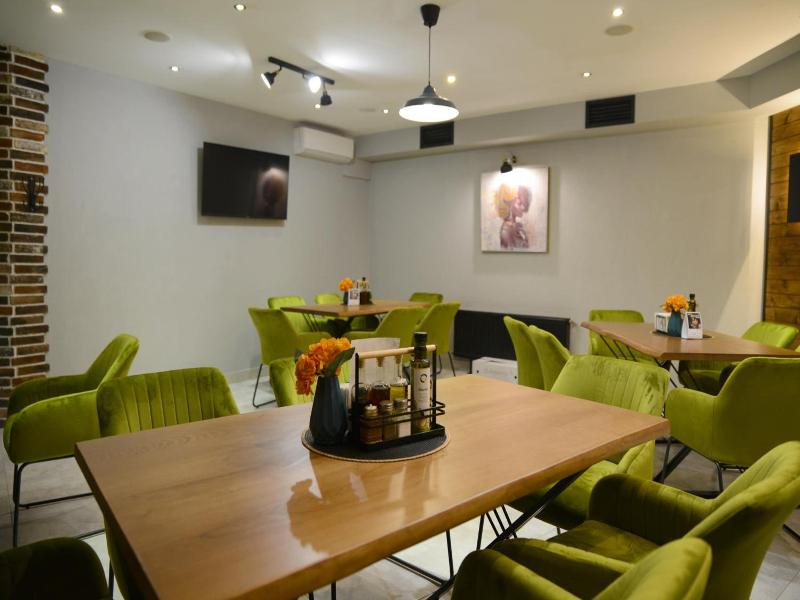City House Family Hotel Restaurant image
