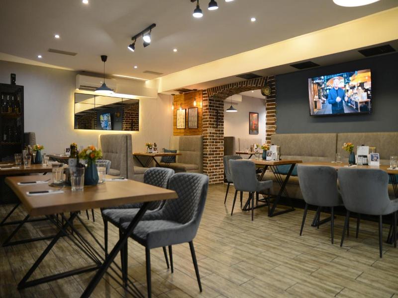 City House Family Hotel Restaurant image