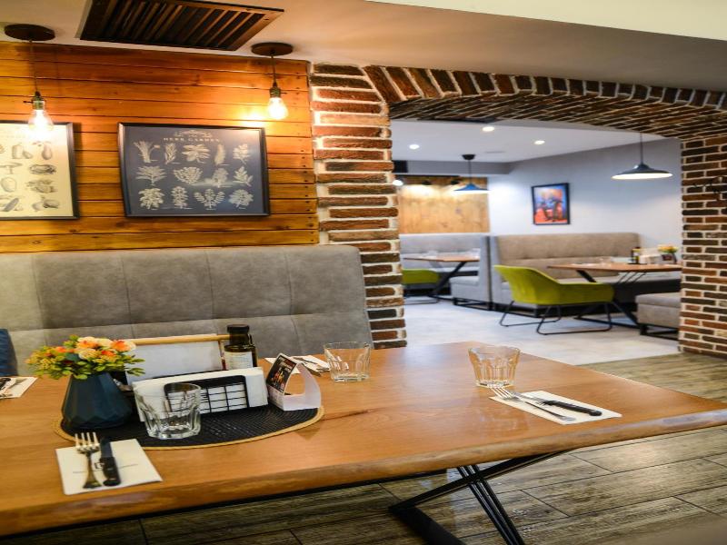 City House Family Hotel Restaurant image