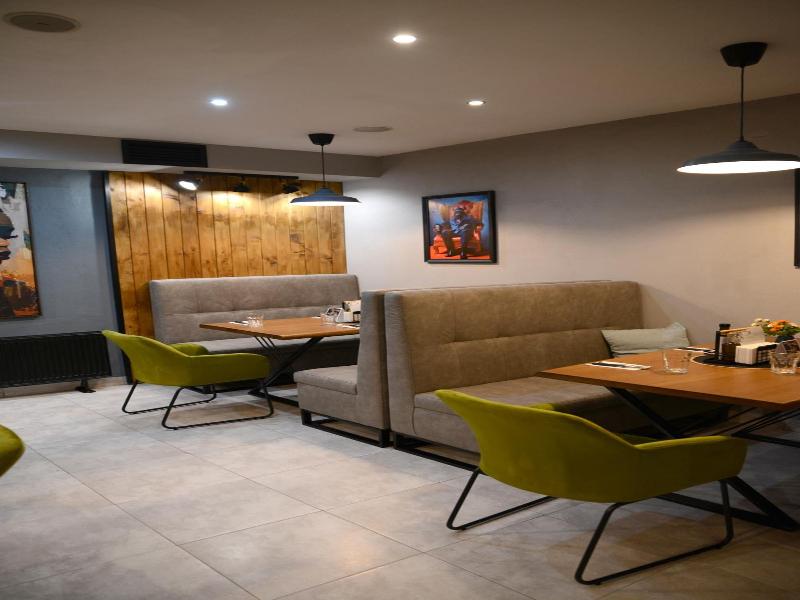 City House Family Hotel Restaurant image