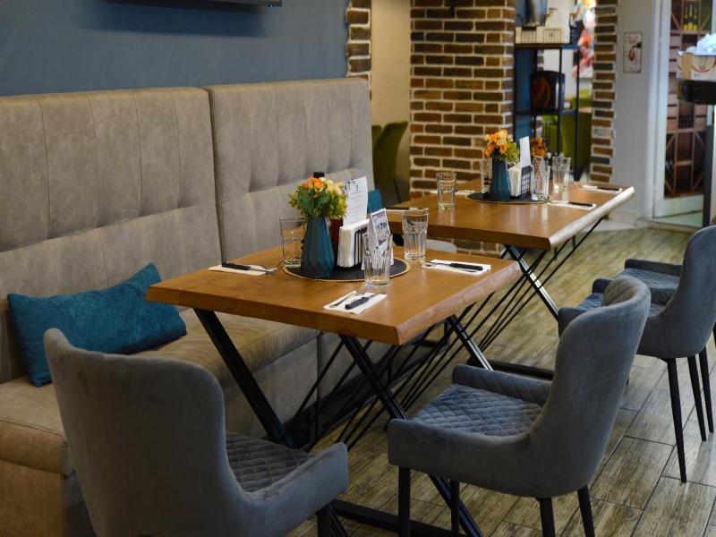 City House Family Hotel Restaurant image