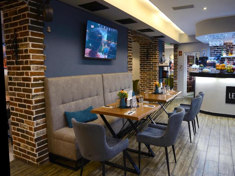 City House Family Hotel Restaurant image