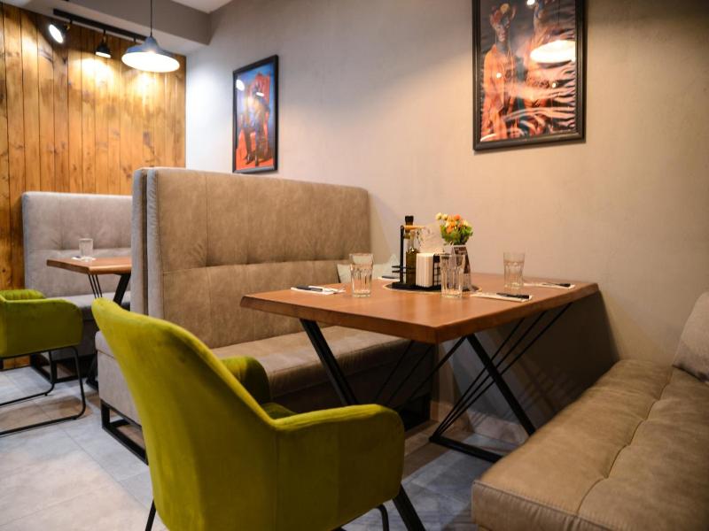 City House Family Hotel Restaurant image