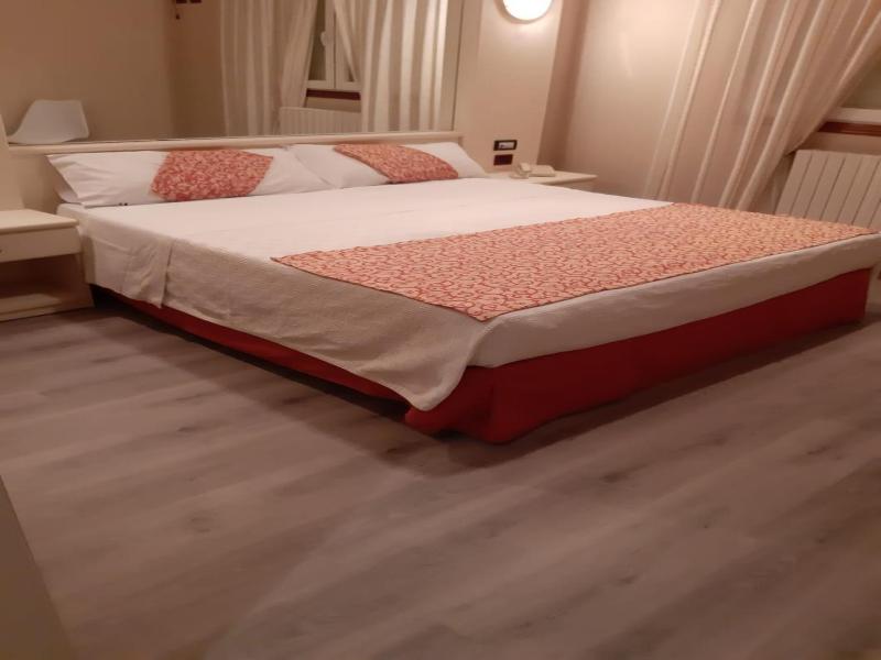 Motel Cancun Barbadas Ourense image