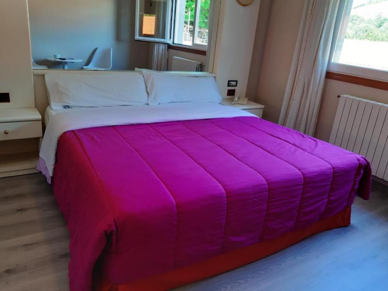 Motel Cancun Barbadas Ourense image