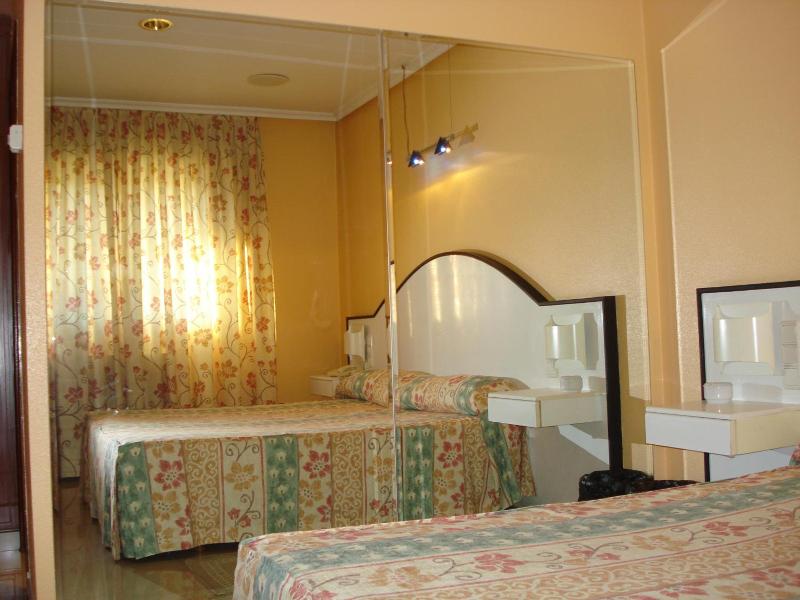 Motel Cancun Barbadas Ourense image