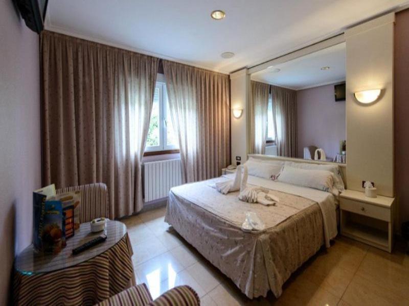 Motel Cancun Barbadas Ourense image