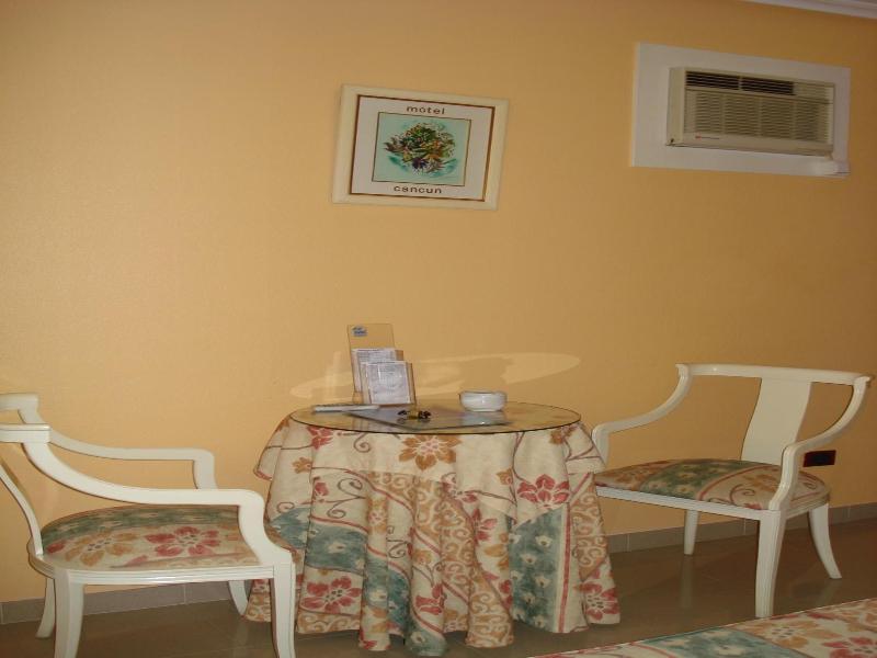 Motel Cancun Barbadas Ourense image
