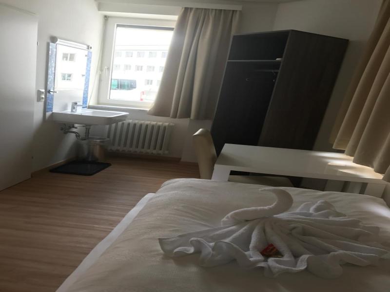 Montagehotel Bed Steel image