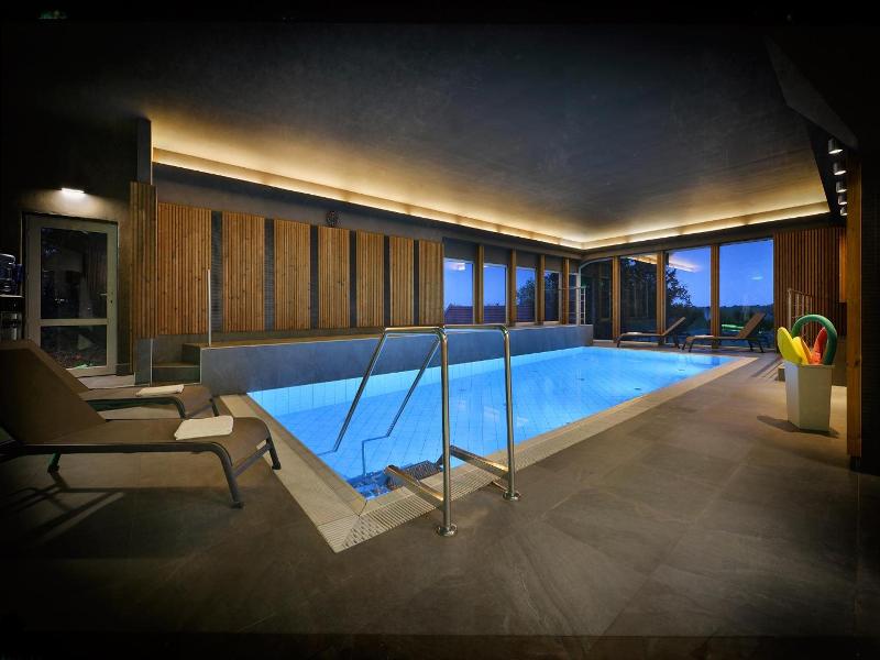 Maxmilian Lifestyle Resort image