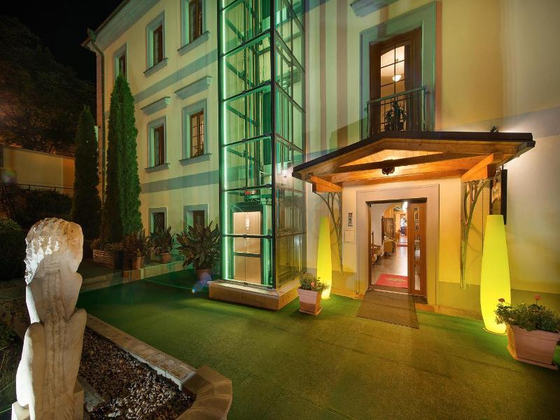 Maxmilian Lifestyle Resort image