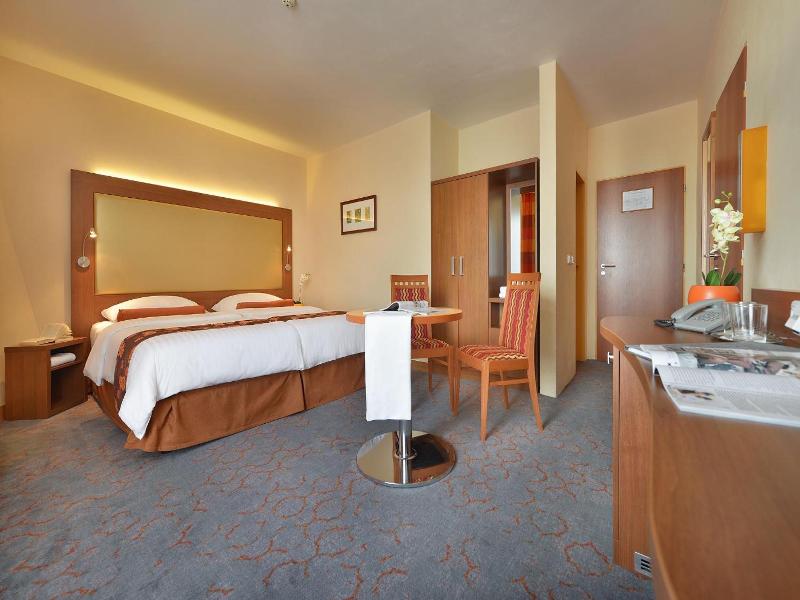 Maxmilian Lifestyle Resort image