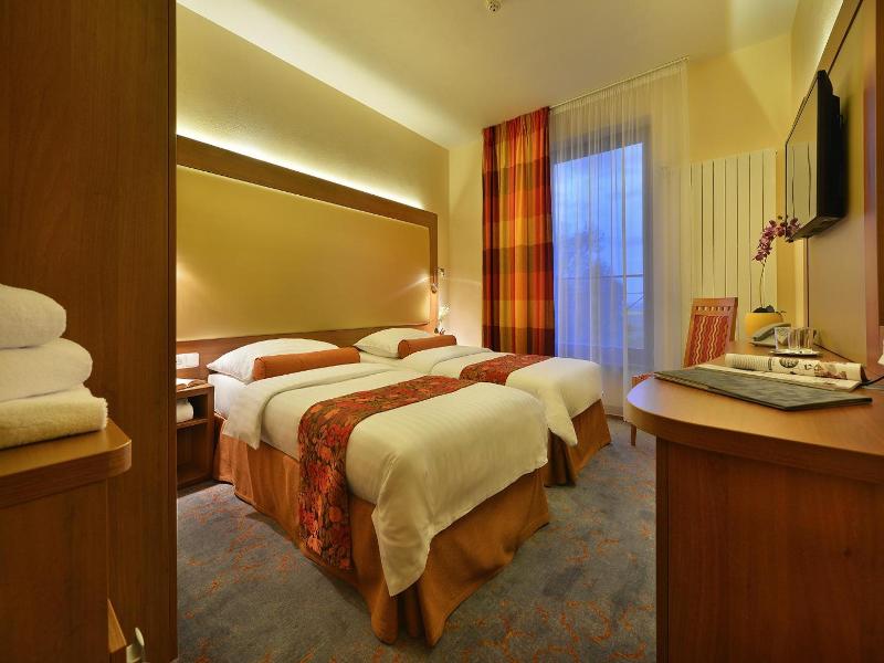 Maxmilian Lifestyle Resort image
