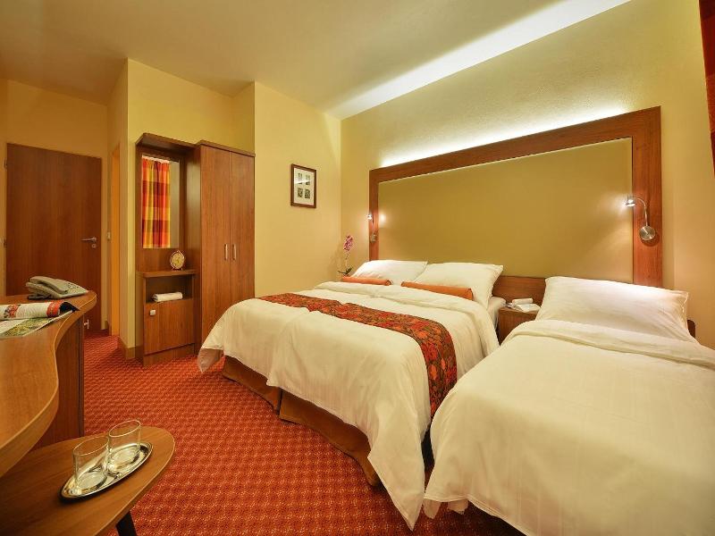 Maxmilian Lifestyle Resort image