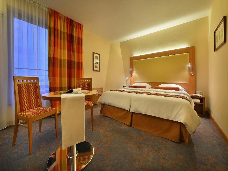 Maxmilian Lifestyle Resort image