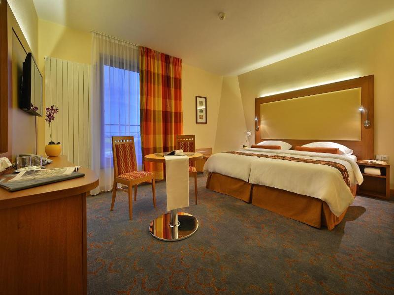 Maxmilian Lifestyle Resort image