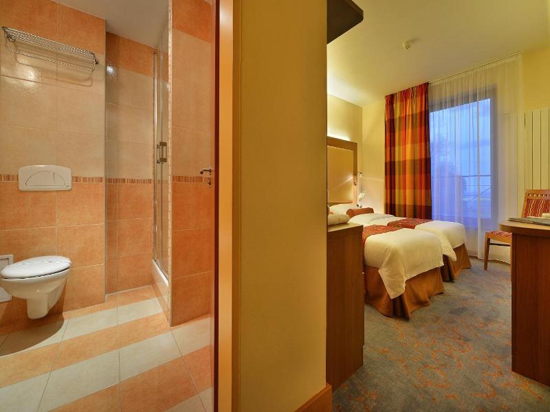 Maxmilian Lifestyle Resort image