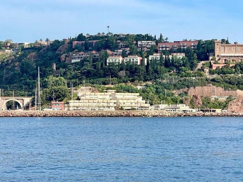 Riviera Beach Hotel image